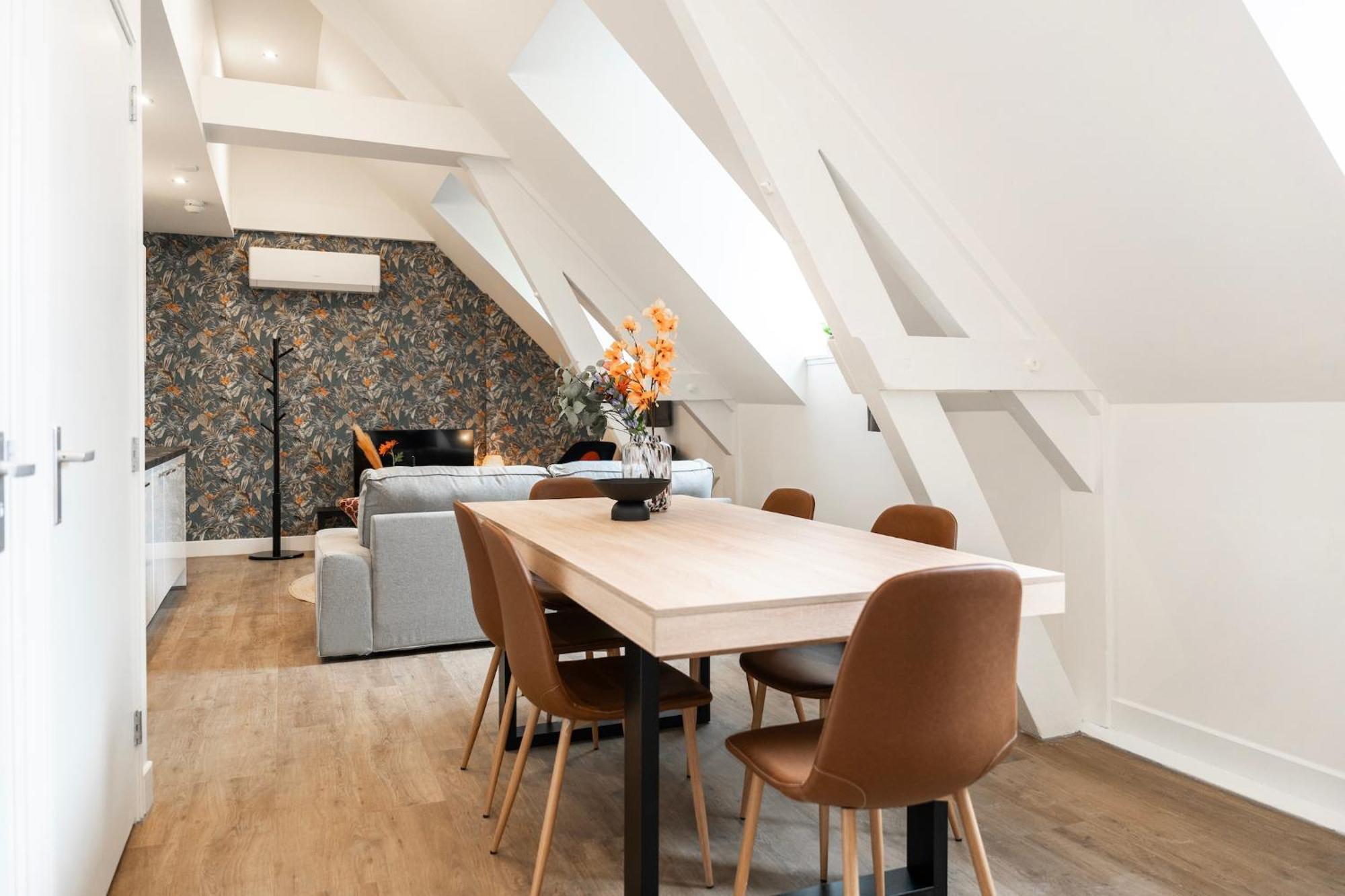Newly Renovated With Fast Wifi, Near Poppodium013 Apartment *